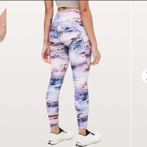 Lululemon Fast & Free 7/8 Tight II *Nulux 25"
Sunrise Silhouette Multi